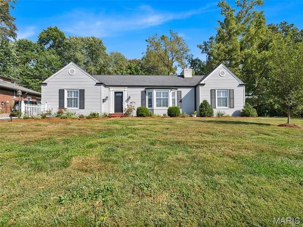 1154 S Berry Road, Webster Groves, MO 63122