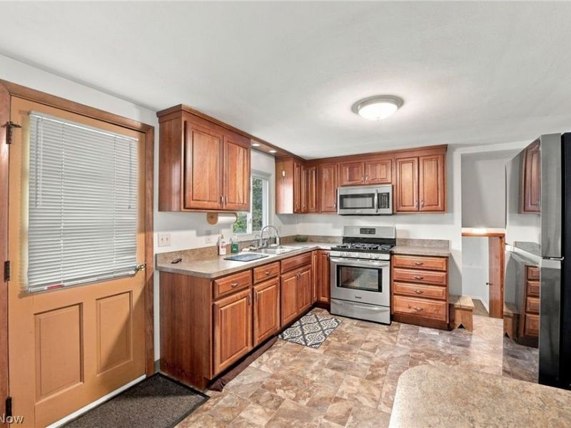 1598 Luanna Drive, Eastlake, OH 44095 Photo 9