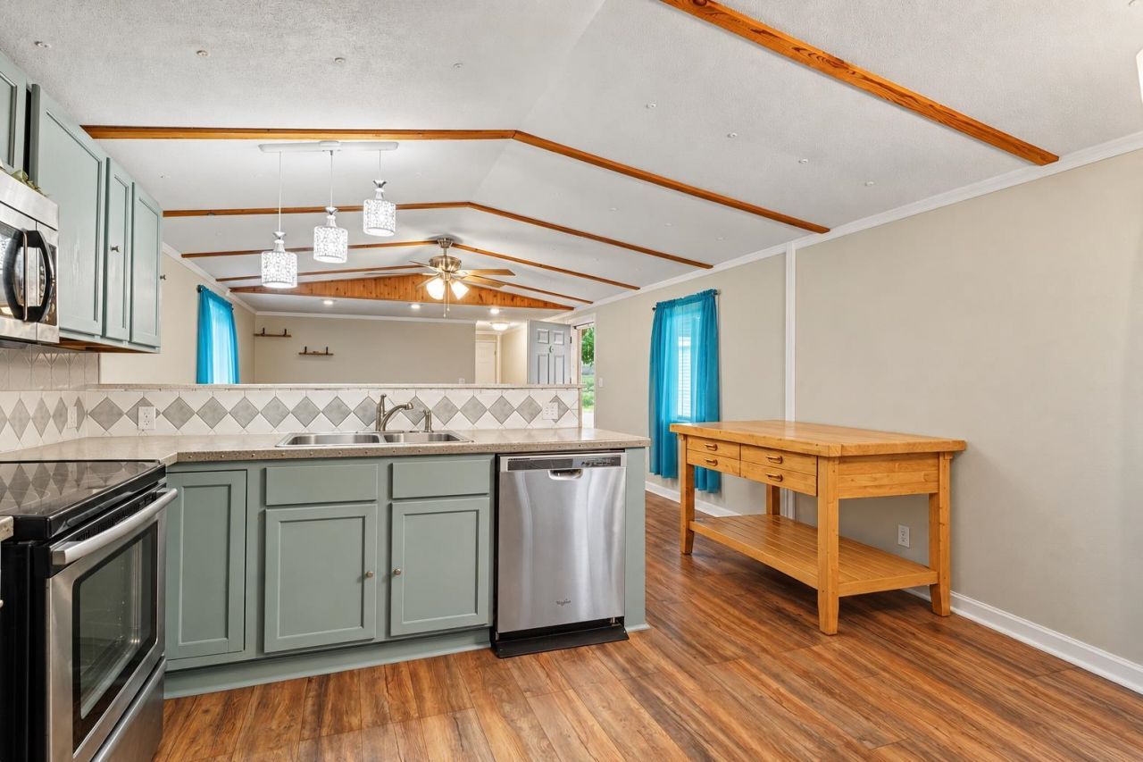 7504 Aubrey Ln. Photo 12