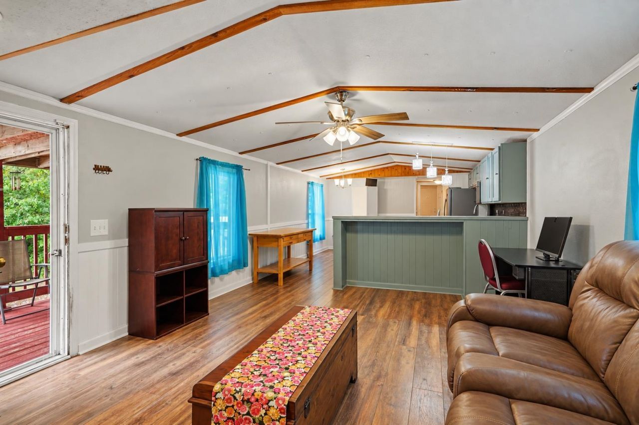 7504 Aubrey Ln. Photo 7