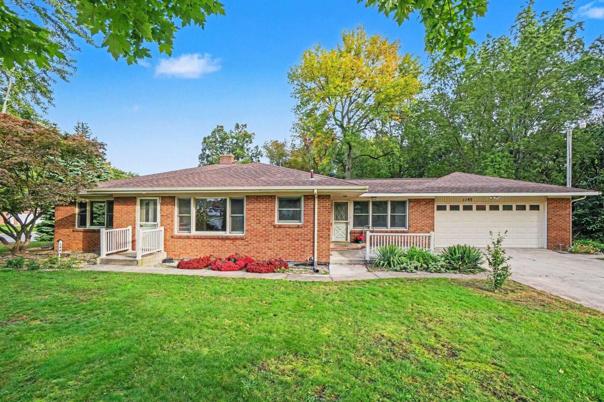 1145 W Lakewood Boulevard, Holland, MI 49424 Main Photo