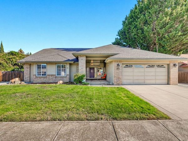 668 Vincent Avenue, Central Point, OR 97502