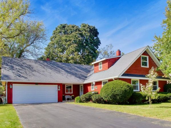 1120 Dean Street , Woodstock, IL 60098