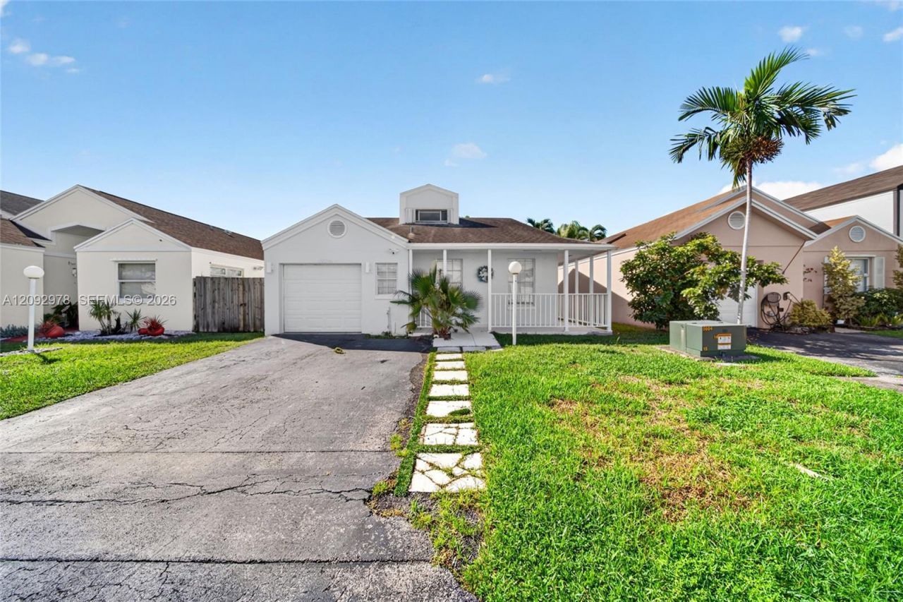 10024 SW 222nd St , Cutler Bay, FL 33190 Photo