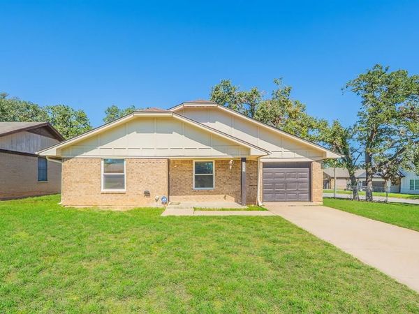 5211 Laurie Drive, Mineral Wells, TX 76067