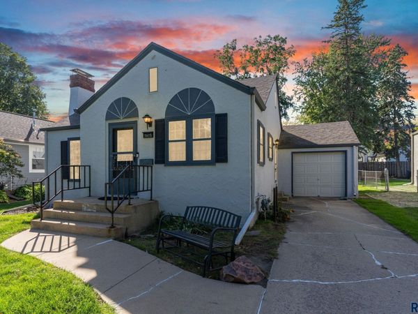 1615 S Carter Pl, Sioux Falls, SD 57105