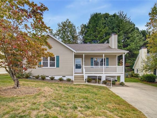 956 Heatherstone Drive, Winston-Salem, NC 27104