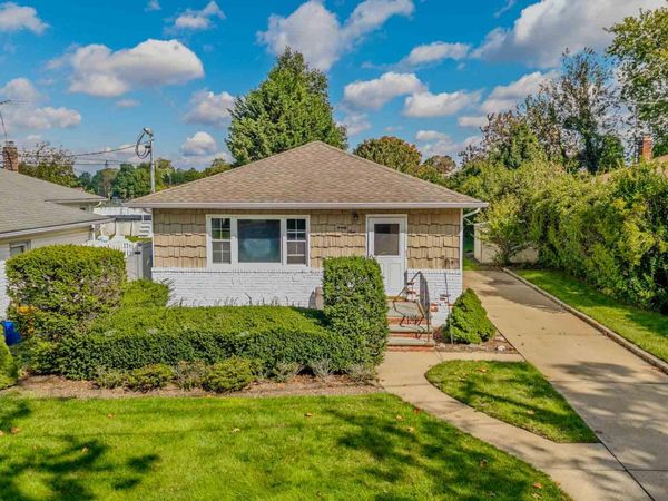 29 Prospect Avenue , Lynbrook, NY 11563