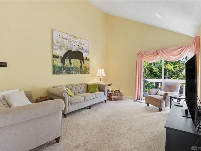 161 Twin Lakes Drive, Fairfield, OH 45014 Photo 4