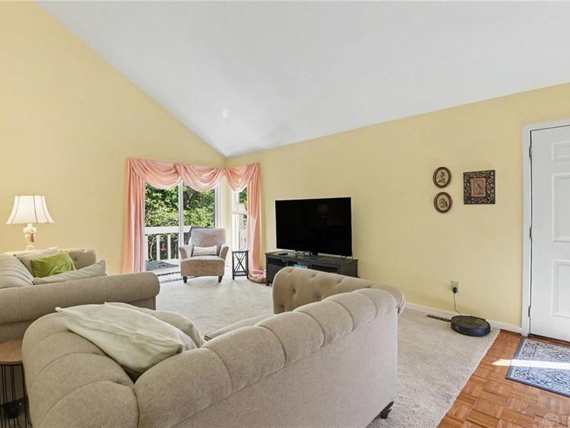 161 Twin Lakes Drive, Fairfield, OH 45014 Photo 5