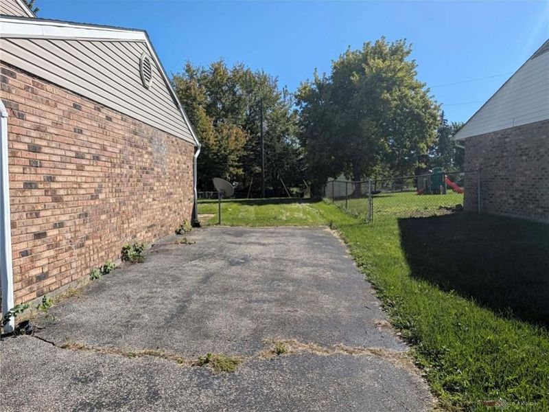 7048 Safari Drive, Huber Heights, OH 45424 Photo 4