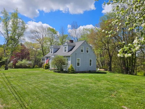 74 Elm St N, Barre, MA 01005