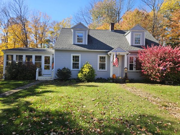 74 Elm St N, Barre, MA 01005