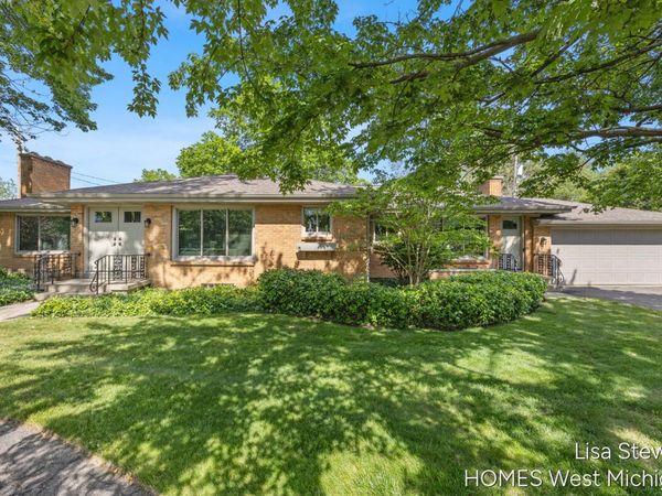 1410 Woodcliff Drive SE, East Grand Rapids, MI 49506