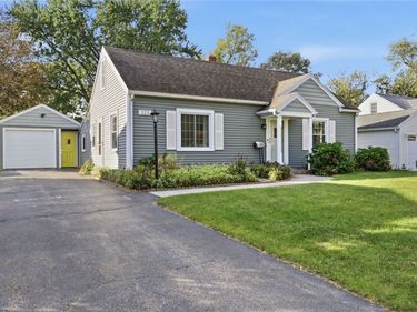 325 Brandon Rd, Rochester, NY 14622
