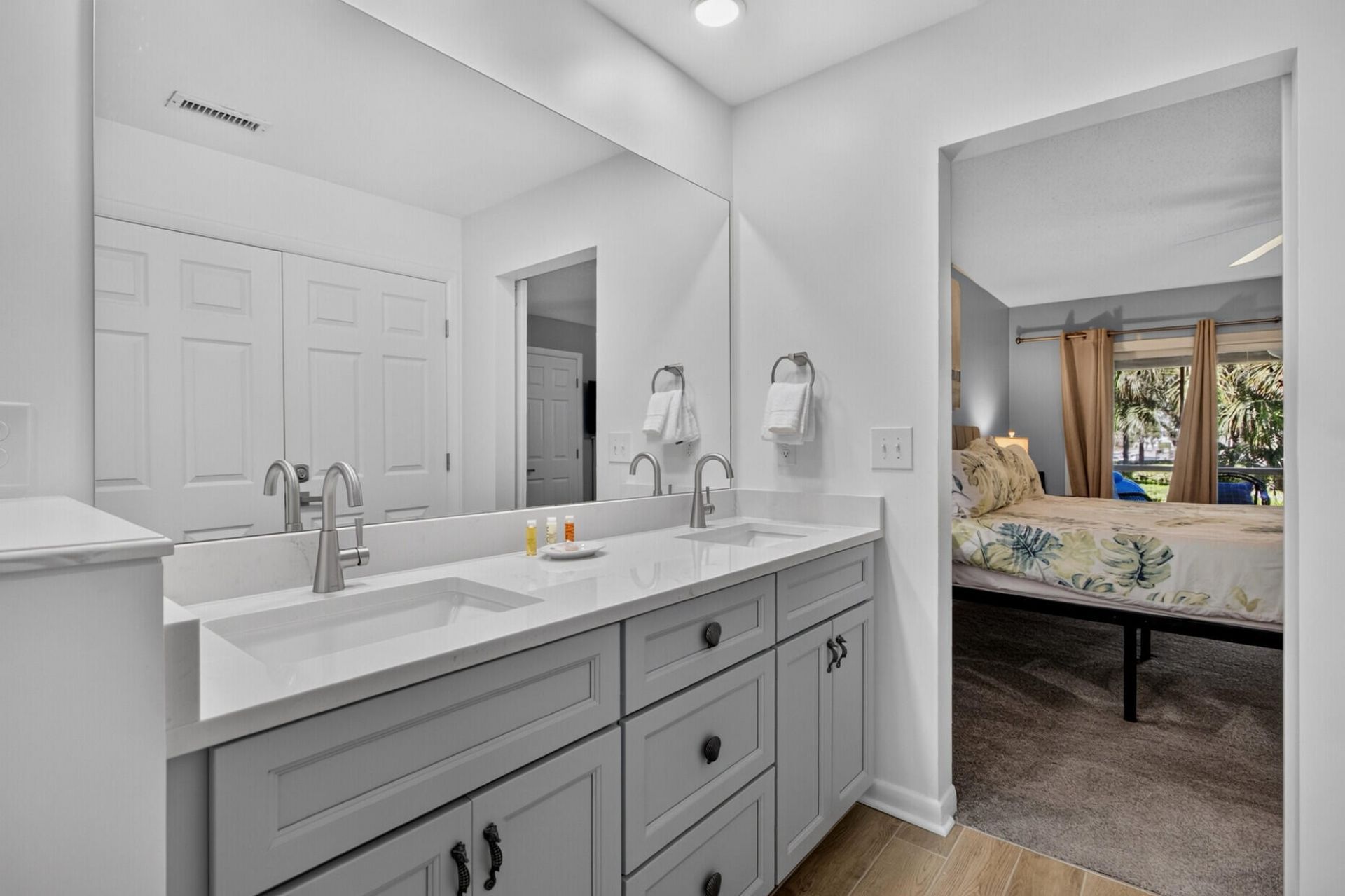 307 Yacht Harbor Court Photo 18