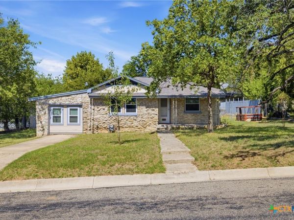 1112 W 1st Street , Lampasas, TX 76550