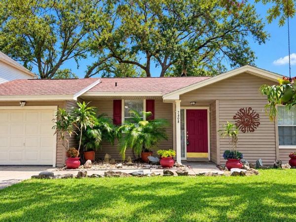 7608 GLADES CT , TAMPA, FL 33637
