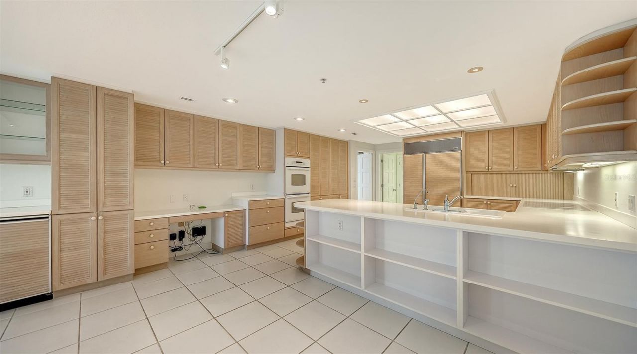 2550 Harbourside Drive, Unit 334, Longboat Key, FL 34228 Photo