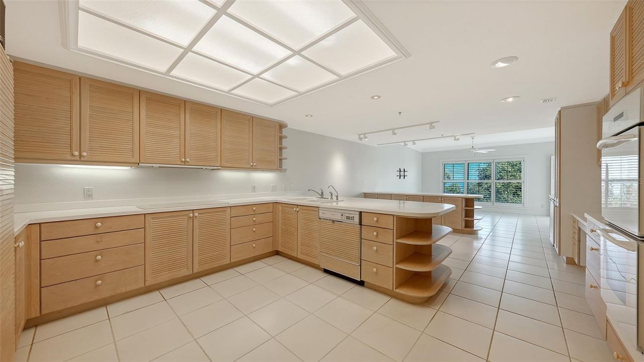 2550 Harbourside Drive, Unit 334, Longboat Key, FL 34228 Photo