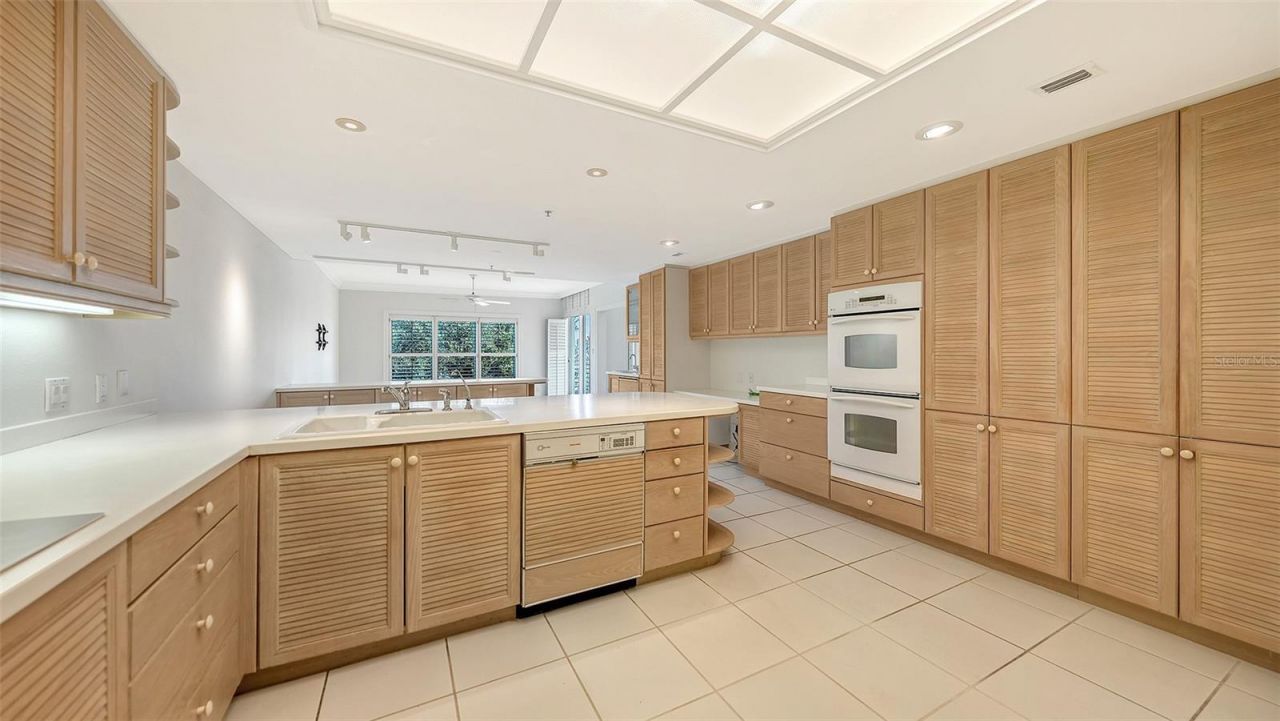 2550 Harbourside Drive, Unit 334, Longboat Key, FL 34228 Photo