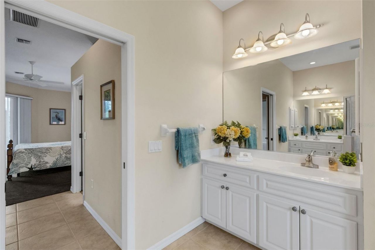716 Silk Oak Drive, Venice, FL 34293 Photo