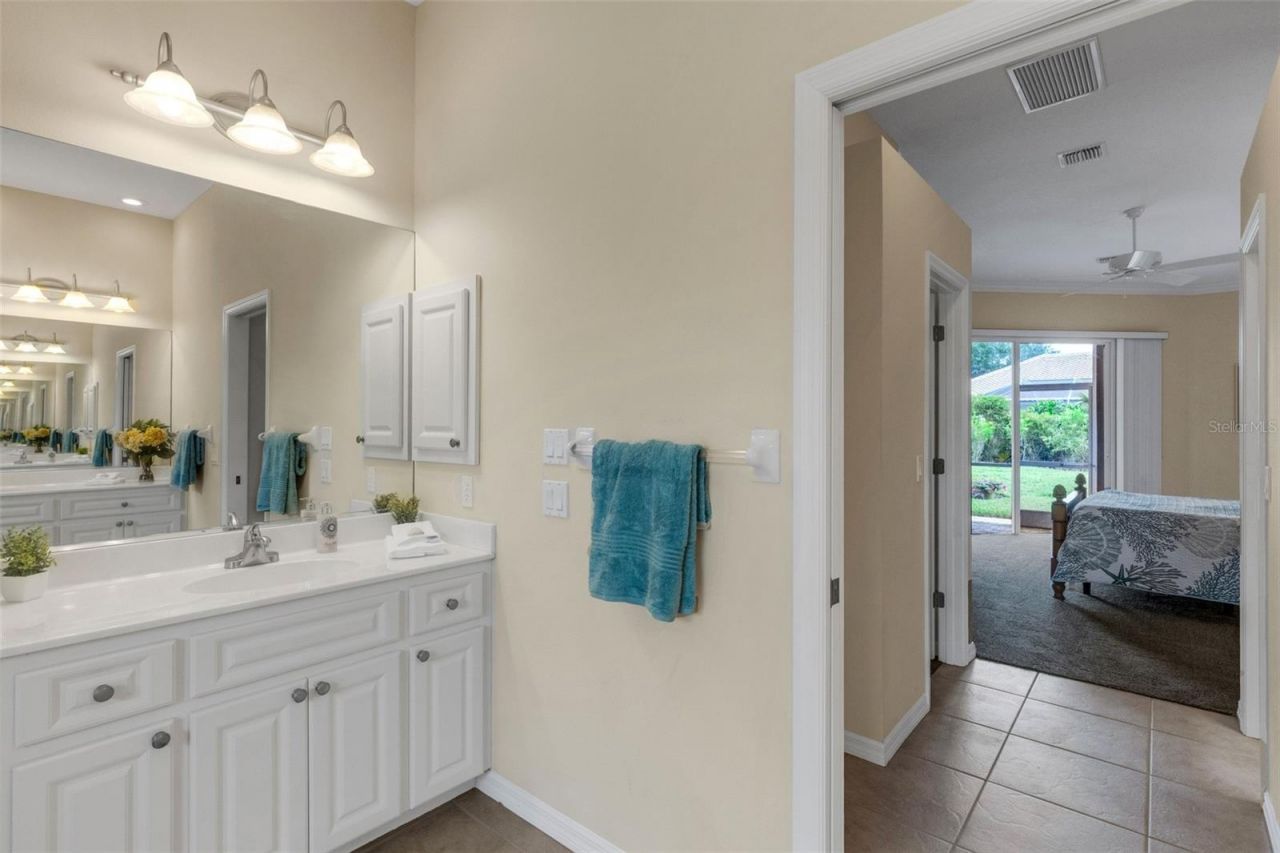 716 Silk Oak Drive, Venice, FL 34293 Photo
