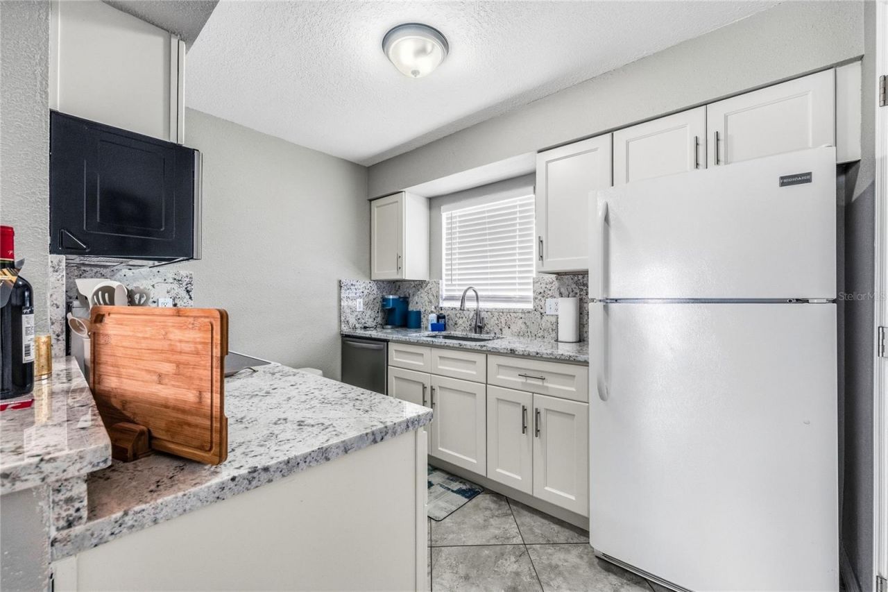 2744 Hidden Lake Boulevard, Unit C, Sarasota, FL 34237 Photo