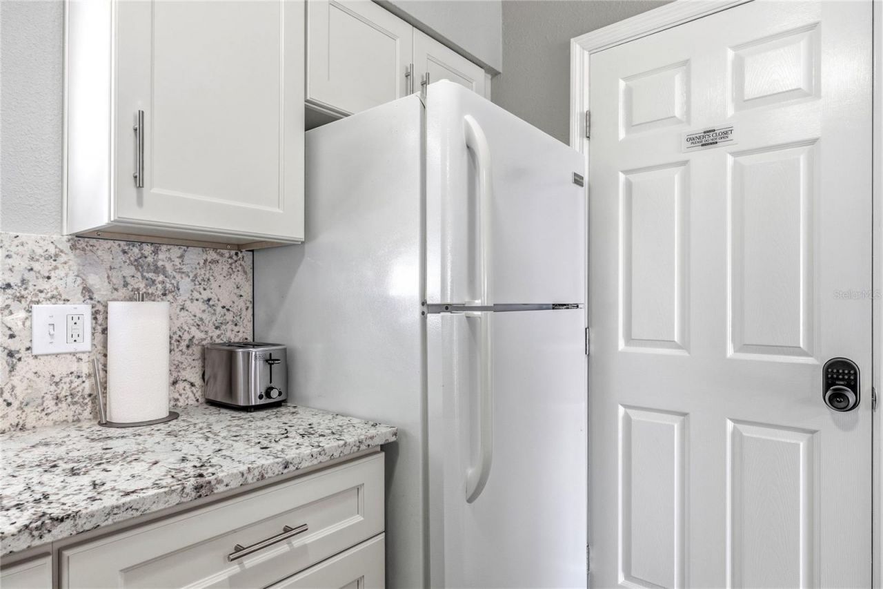 2744 Hidden Lake Boulevard, Unit C, Sarasota, FL 34237 Photo