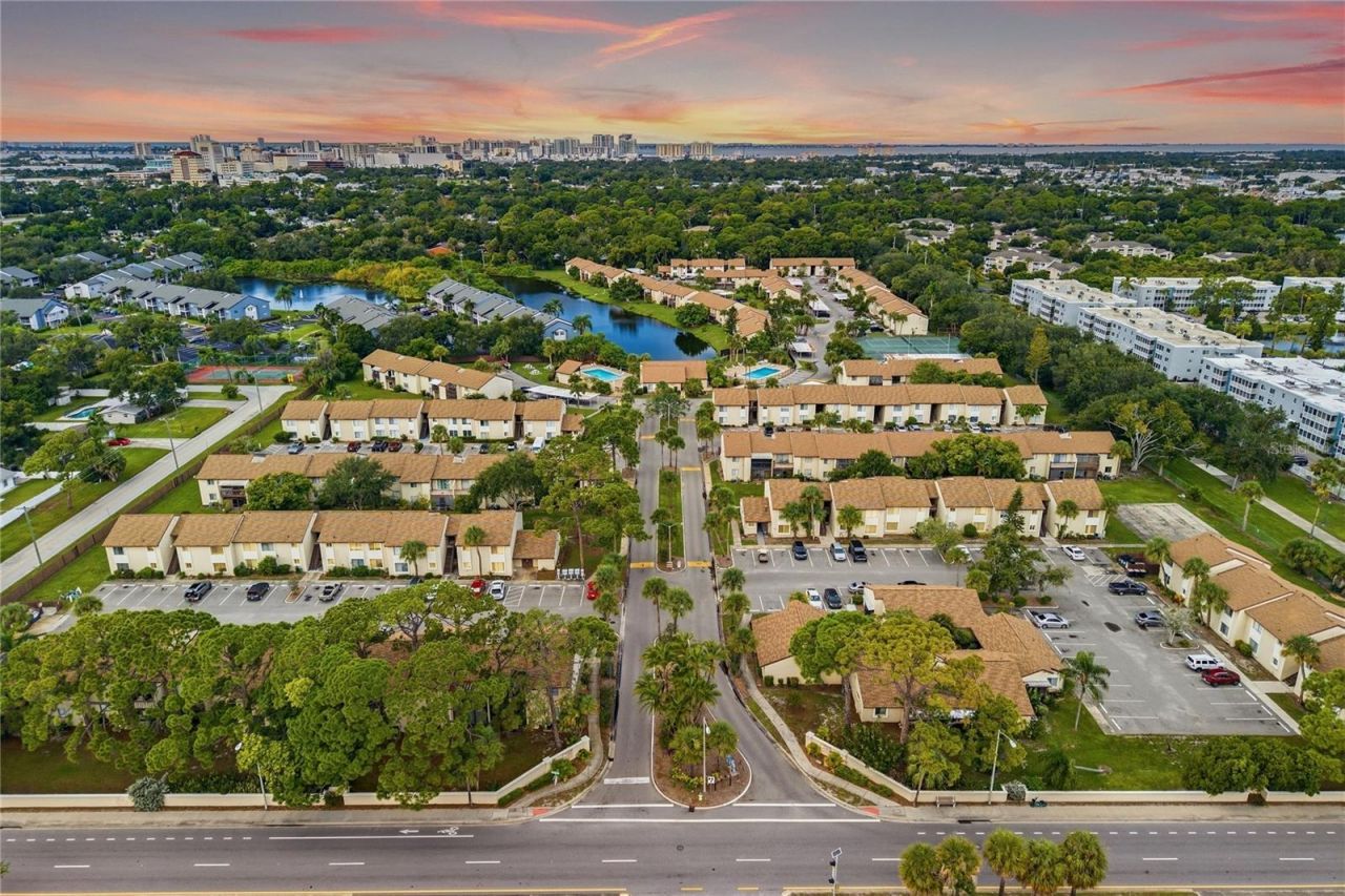 2744 Hidden Lake Boulevard, Unit C, Sarasota, FL 34237 Photo