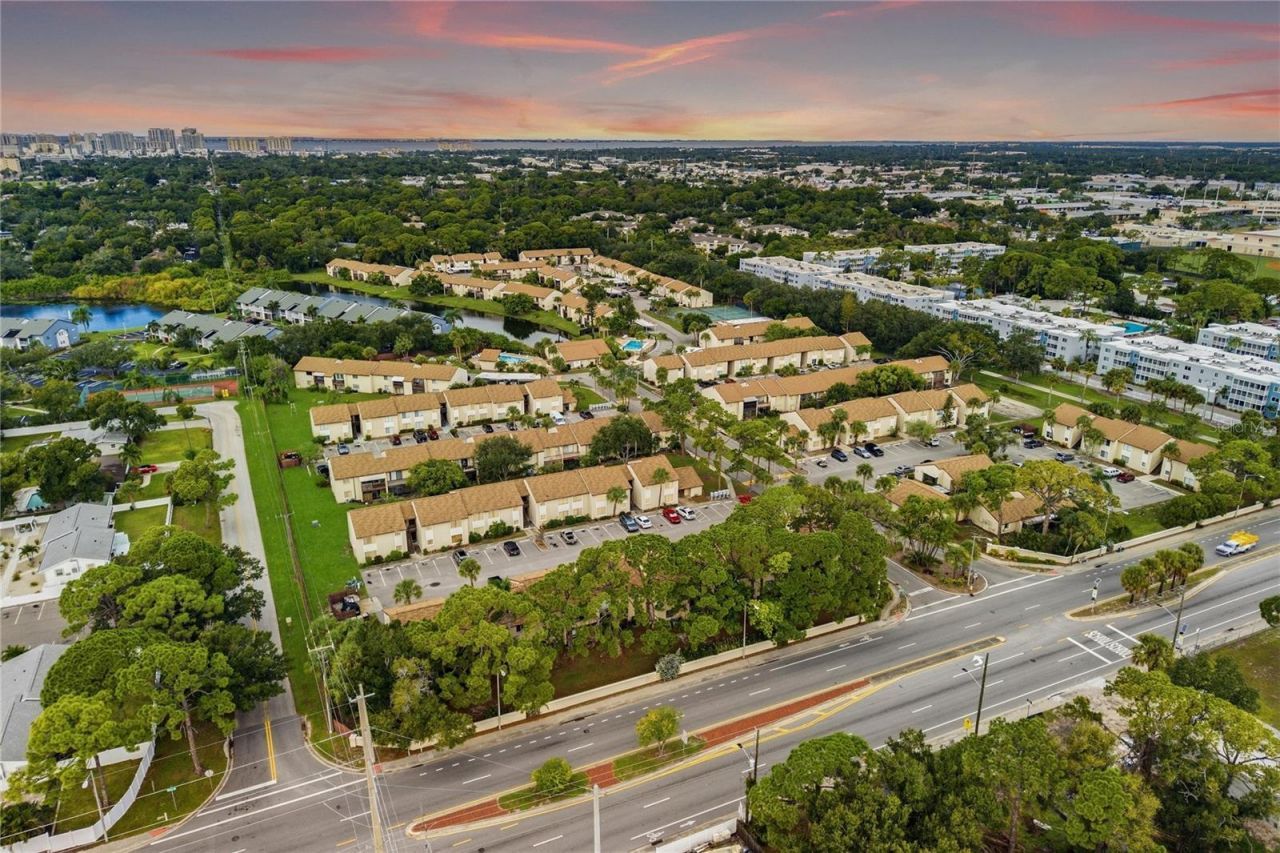 2744 Hidden Lake Boulevard, Unit C, Sarasota, FL 34237 Photo