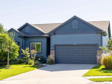 6635 Michael Circle, Papillion, NE 68133