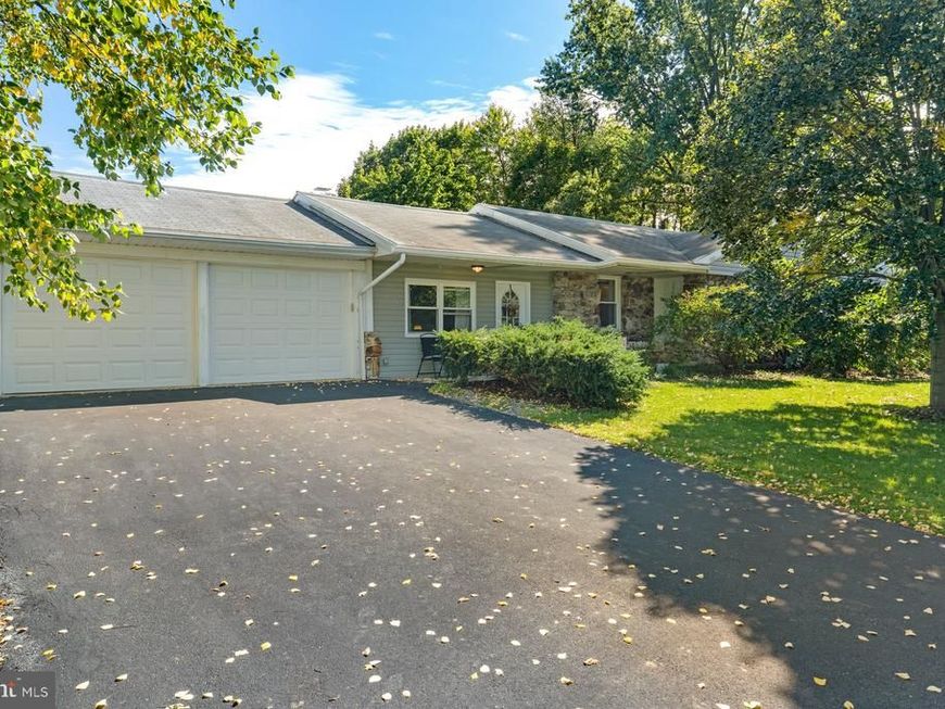 135 Florence Drive, Harrisburg, PA 17112 Main Photo