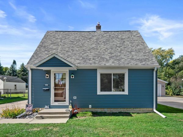 2871 S 85th St, West Allis, WI 53227