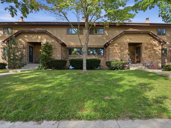 1321 Camden Way, Unit B, Waukesha, WI 53186