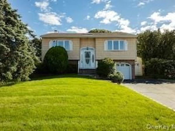 45 Rudder Drive , Holtsville, NY 11742