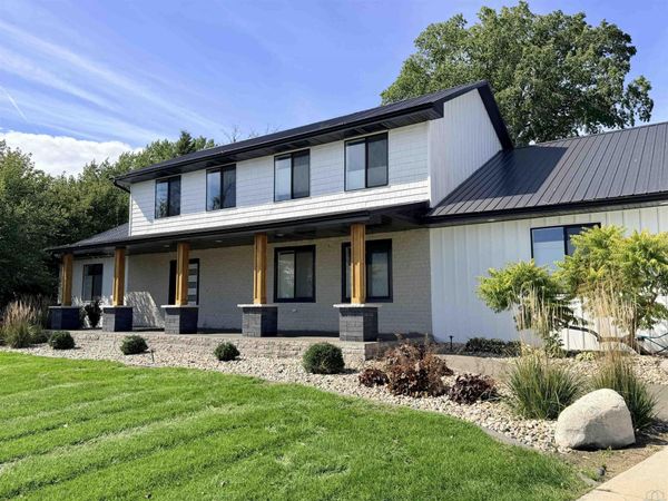 910 Lakeshore Drive, Lakeside, IA 50588