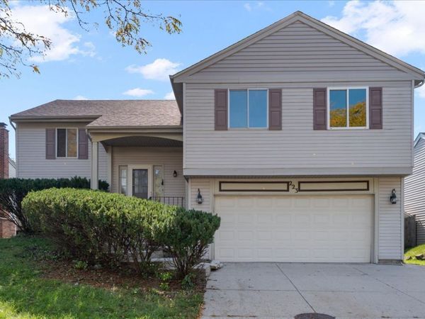 223 AUGUSTA Drive, Vernon Hills, IL 60061