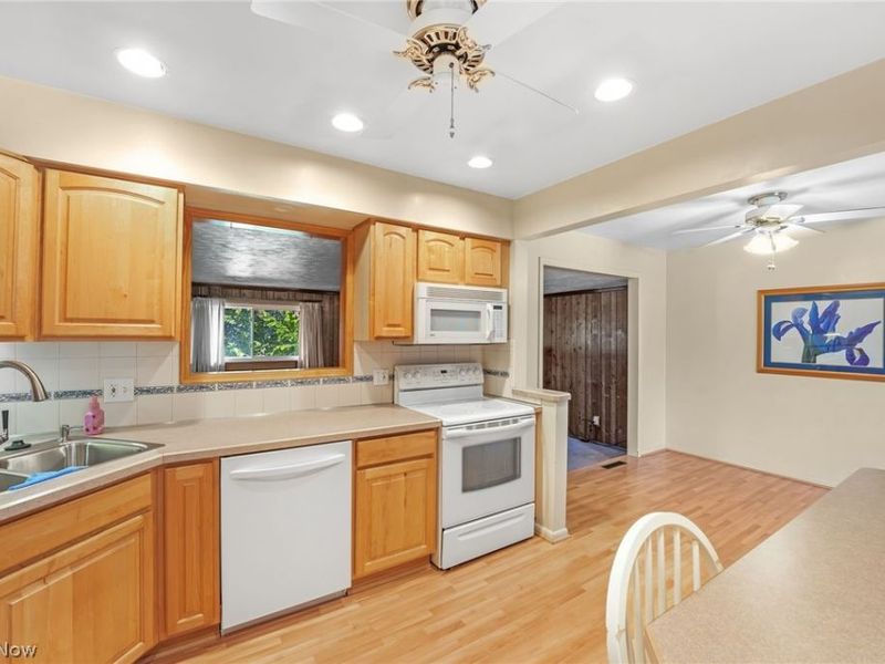 6553 Arden Avenue, Brook Park, OH 44142 Photo 8