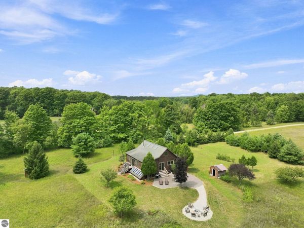 10515 Fowler Road, Honor, MI 49640
