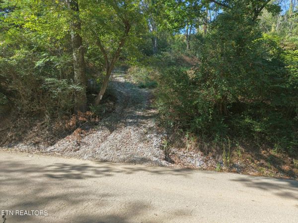181 Whitehall Rd, Chattanooga, TN 37405