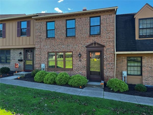 30 Dunbridge Hts , Fairport, NY 14450