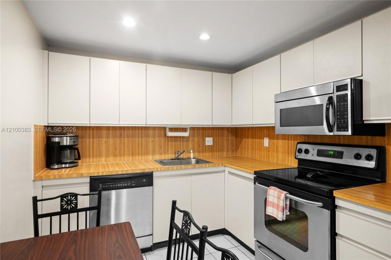 2500 Parkview Dr , Unit 517, Hallandale Beach, FL 33009 Photo