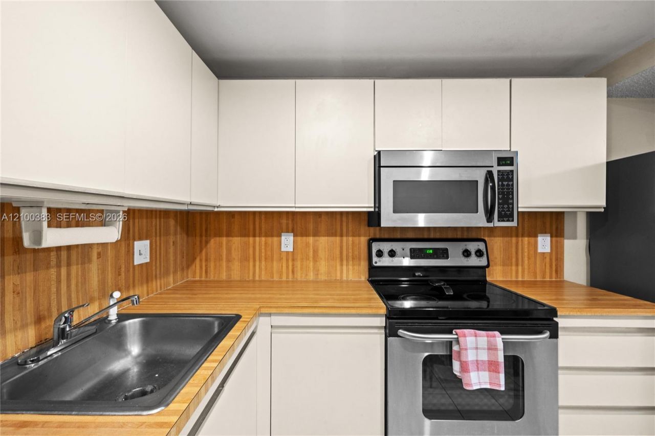 2500 Parkview Dr , Unit 517, Hallandale Beach, FL 33009 Photo