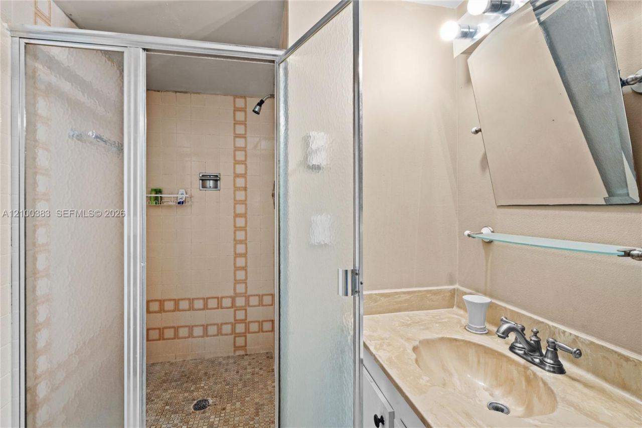2500 Parkview Dr , Unit 517, Hallandale Beach, FL 33009 Photo