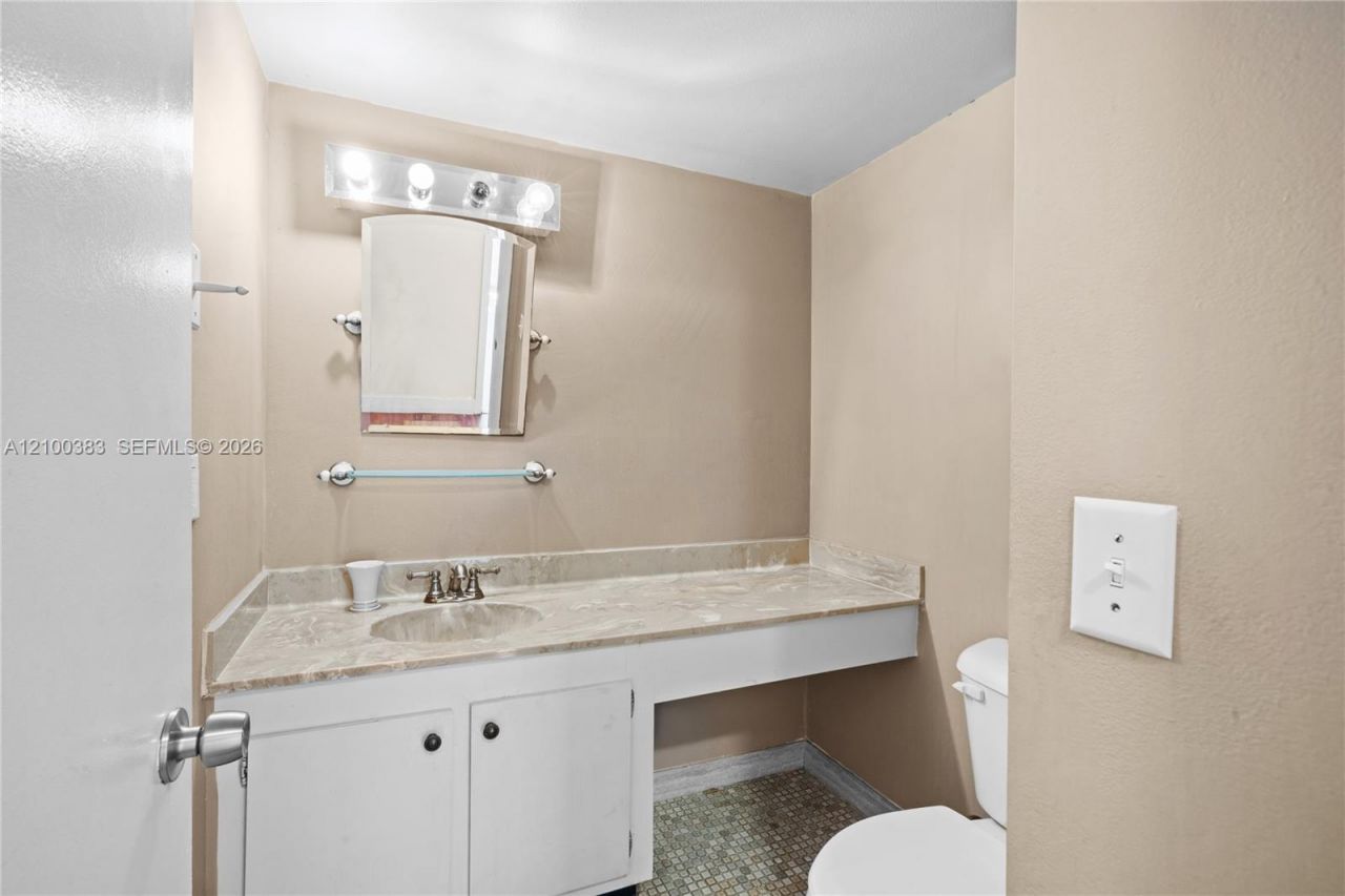 2500 Parkview Dr , Unit 517, Hallandale Beach, FL 33009 Photo