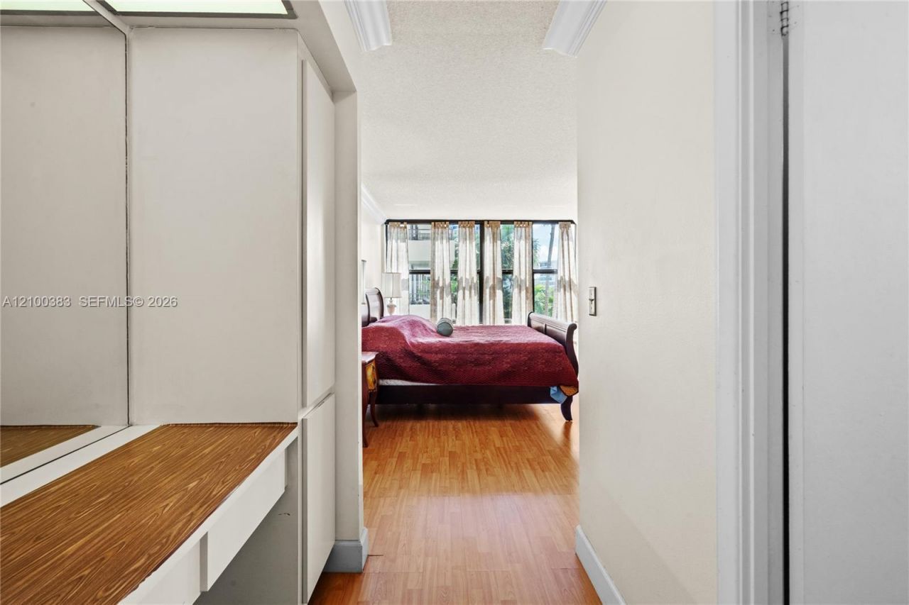 2500 Parkview Dr , Unit 517, Hallandale Beach, FL 33009 Photo