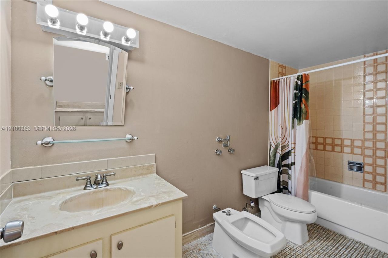 2500 Parkview Dr , Unit 517, Hallandale Beach, FL 33009 Photo
