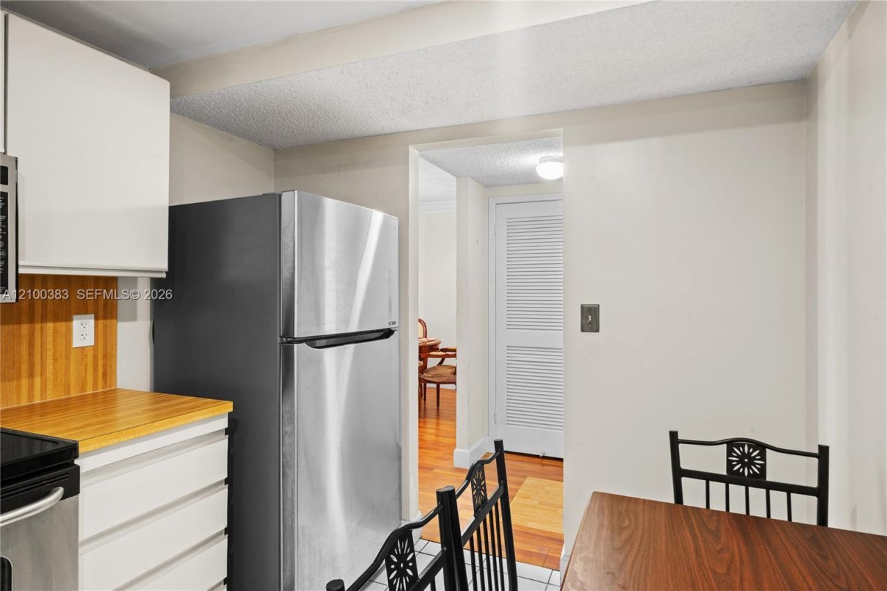 2500 Parkview Dr , Unit 517, Hallandale Beach, FL 33009 Photo