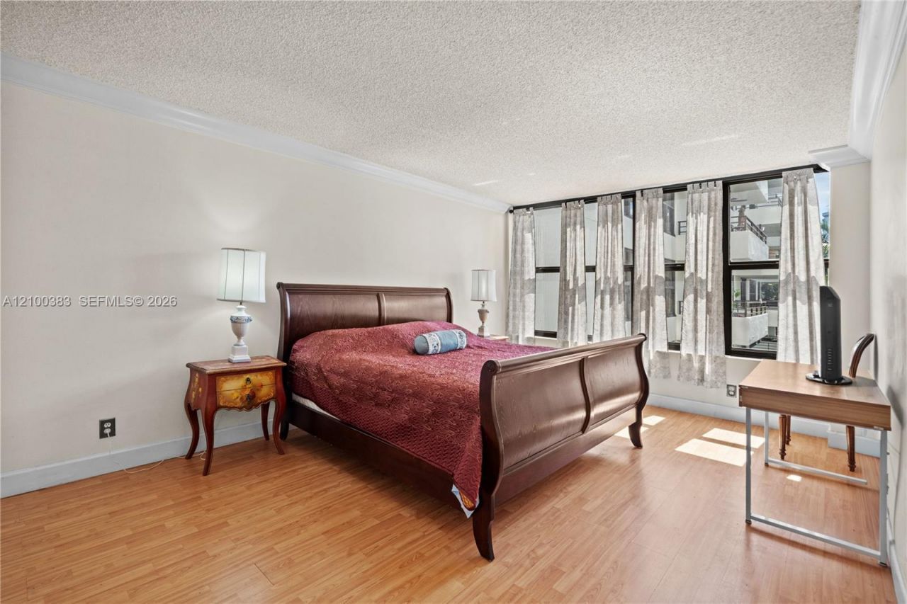2500 Parkview Dr , Unit 517, Hallandale Beach, FL 33009 Photo